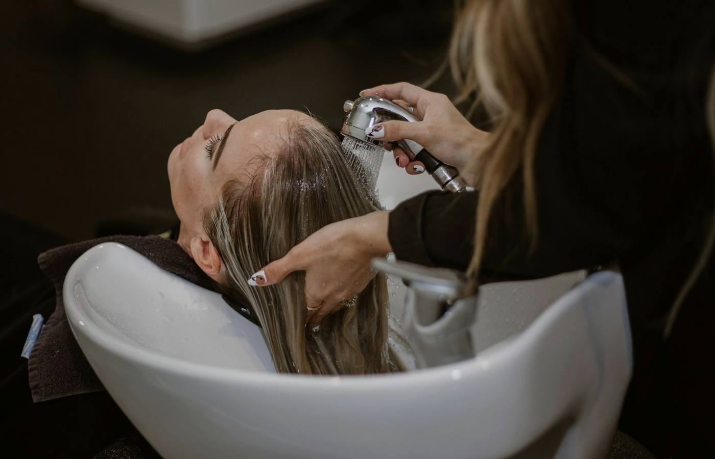 Osobní trenér pracující s klientem